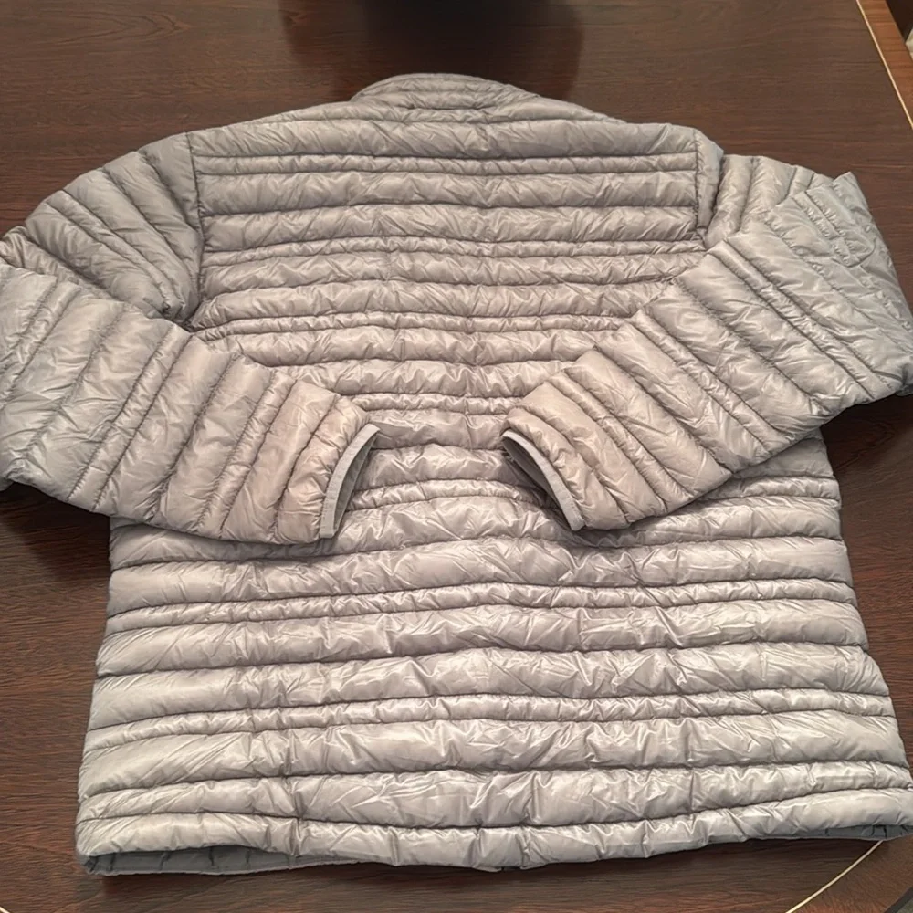 Men’s Patagonia Down Puffer Jacket Size Medium - Picture 4 of 7